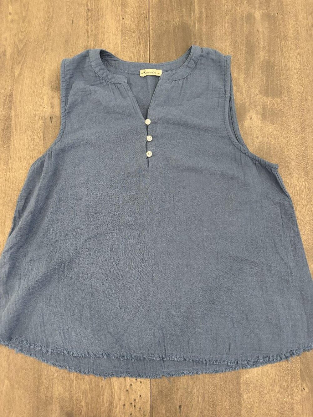 Mod-o-doc Swing Henley sleeveless top. Blue-New w/o tag size Small